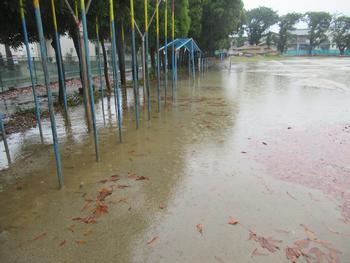 降り続いた雨