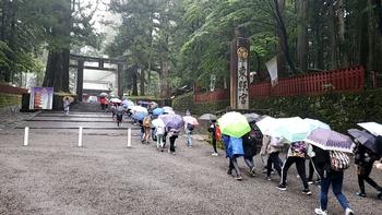 東照宮の中へ