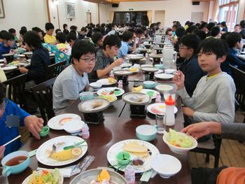 朝食の様子