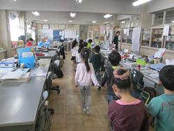 ２年学校探険準備