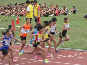 女子８００ｍ走