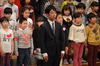 やや緊張の面持ちで