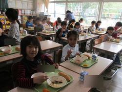 おいしい給食パンも大好き！
